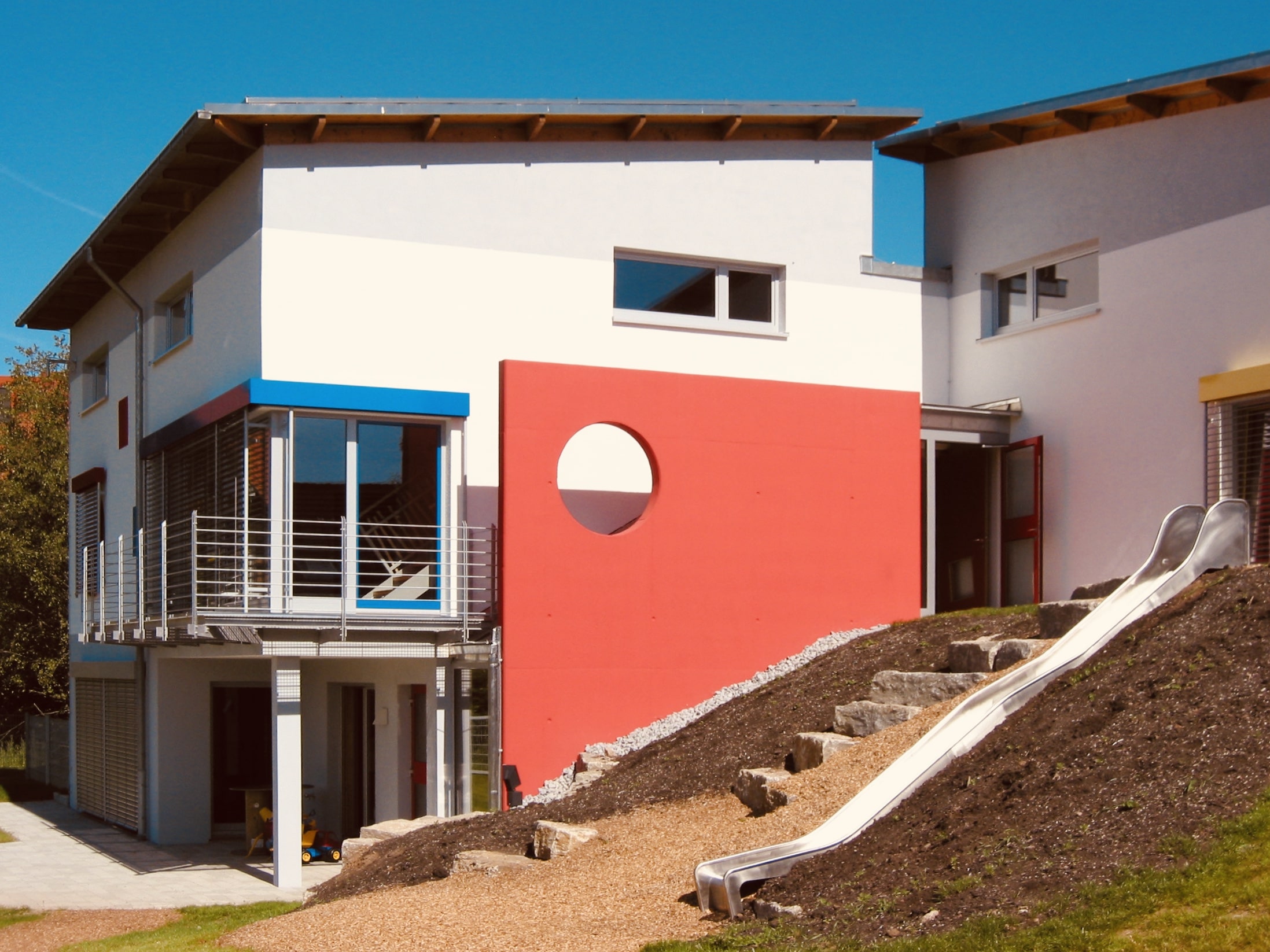 Kinderhaus Abtsgmünd 2004
Minimalenergiebauweise
Begrünte Dachflächen
Solartechnik
