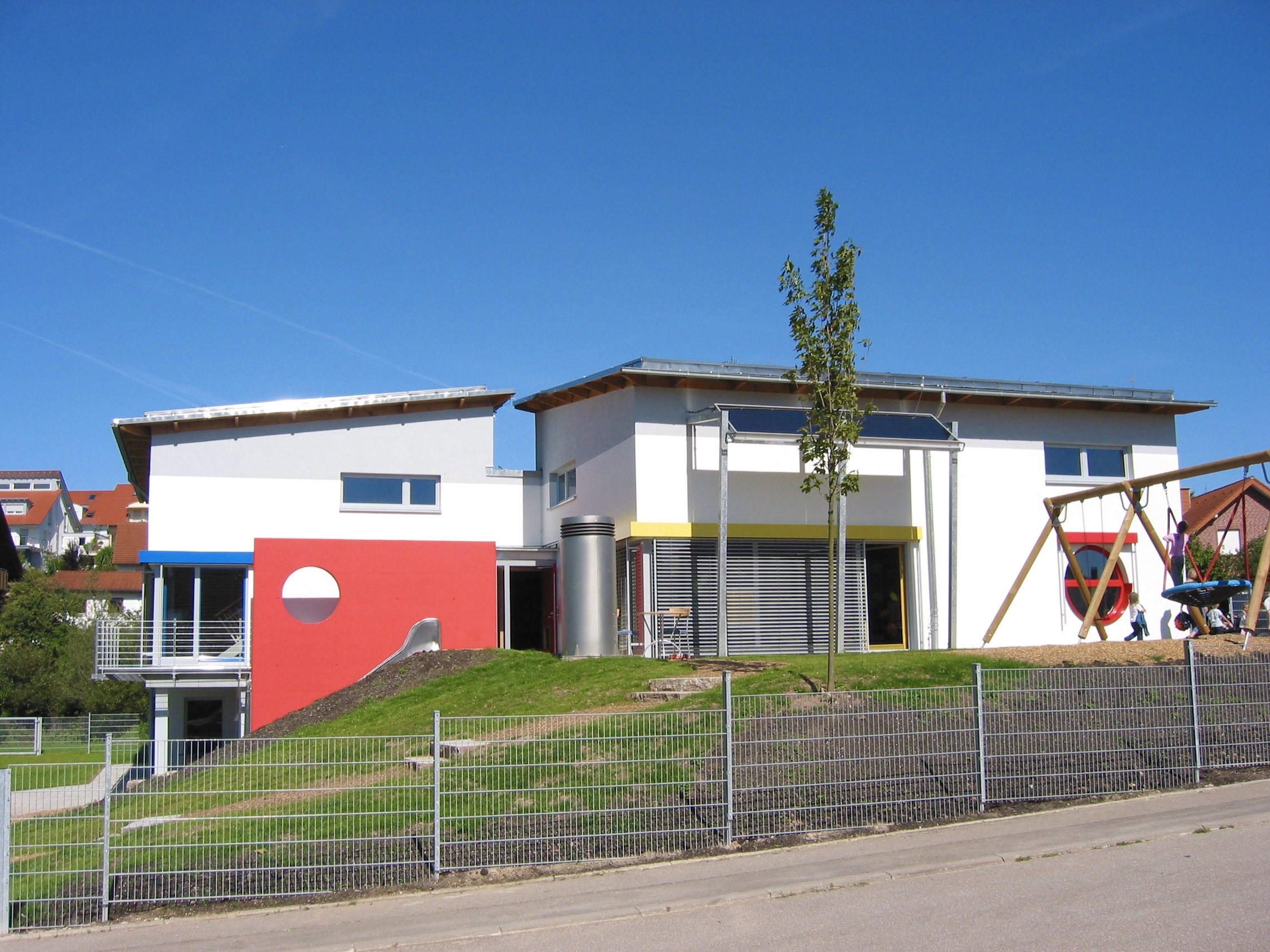 Kinderhaus Abtsgmünd 2004
Minimalenergiebauweise
Begrünte Dachflächen
Solartechnik	